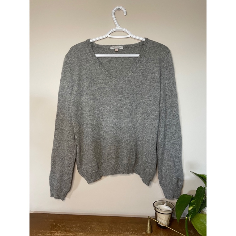 100% Cashmere Women’s Grey V-Neck Sweater